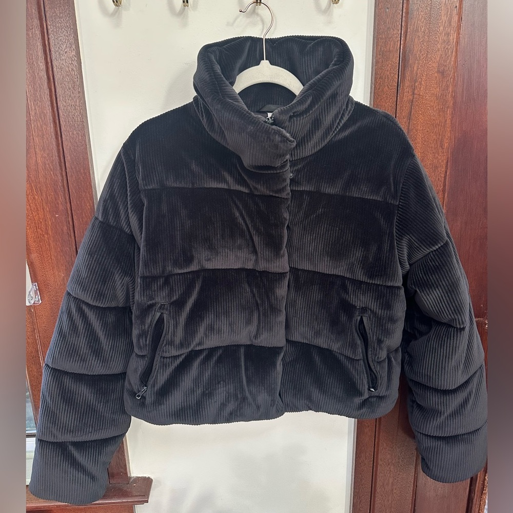 ALO Yoga Ribbed Velour Gold Rush Puffer Black